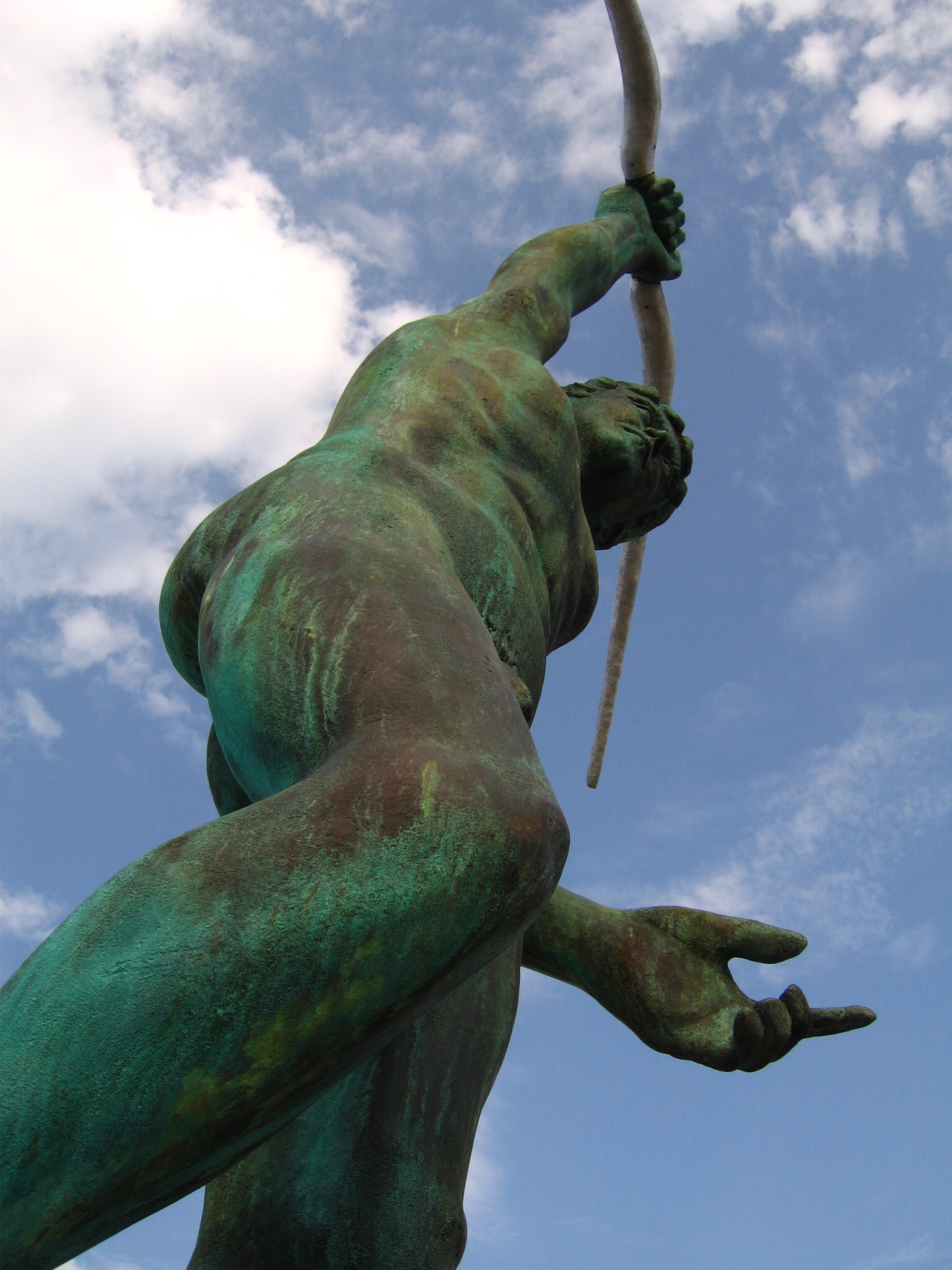 Escultura de Cándido Pazos sobre Teucro, fundador de la ciudad de Pontevedra.