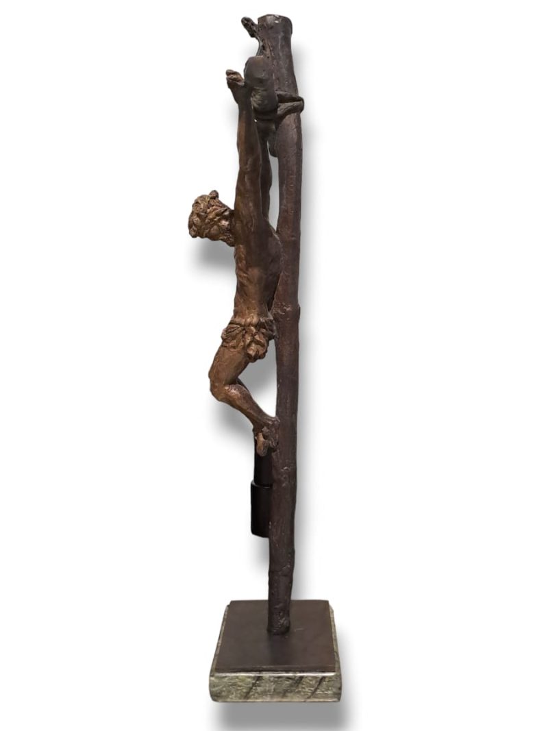 Escultura Cristo en la Cruz